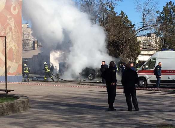СРОЧНО: В центре Мариуполя взорван автомобиль (+ФОТО, ВИДЕО) | Русская весна
