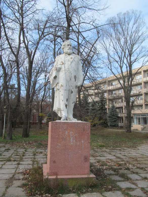 В Одессе убрали последнего Маркса (фото) | Русская весна