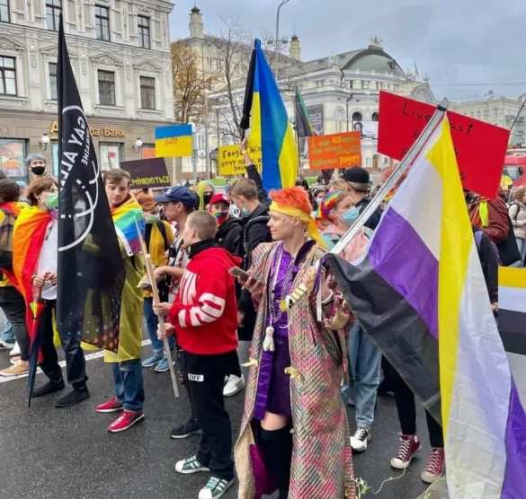 Центр Киева перекрыт: идёт парад извращенцев — ПРЯМАЯ ТРАНСЛЯЦИЯ — Смотрите и комментируйте с РВ | Русская весна