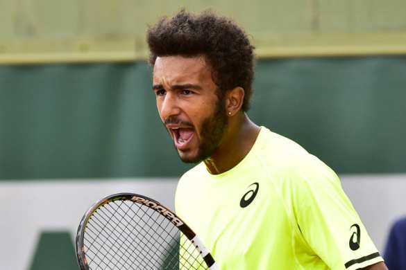 Французский поцелуй: теннисиста, поцеловавшего журналистку во время интервью, изгнали с матчей (ФОТО, ВИДЕО) | Русская весна