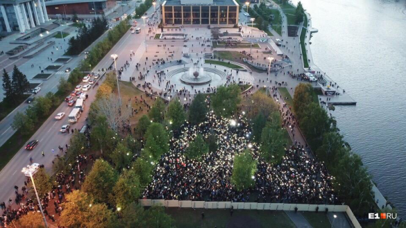 «Скверный майдан» в Екатеринбурге — смотрите и комментируйте с «Русской Весной» (ПРЯМАЯ ТРАНСЛЯЦИЯ)  | Русская весна