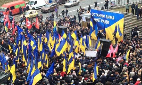 «Титушки Саакашвили» избивают журналиста, который запечатлел момент раздачи денег за участие в митинге (ВИДЕО) | Русская весна