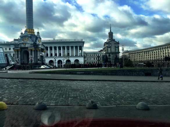 На Майдане появились первые люди в камуфляже (ФОТО, ПРЯМАЯ ТРАНСЛЯЦИЯ). Смотрите и комментируйте с «Русской Весной» | Русская весна