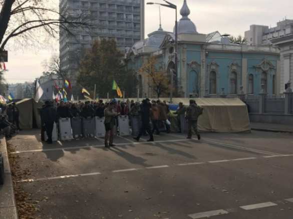 «Верните украденные щиты!» — МВД Украины митингующим под Радой (ВИДЕО) | Русская весна