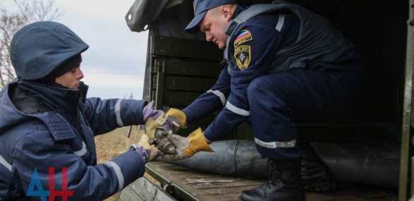 Саперы МЧС ДНР за сутки обнаружили в Иловайске восемь кассет РСЗО «Ураган» | Русская весна