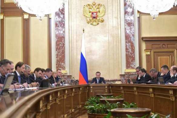 Дмитрий Медведев поручил оказать гумпомощь голодающим на Донбассе, в том числе в Дебальцево | Русская весна