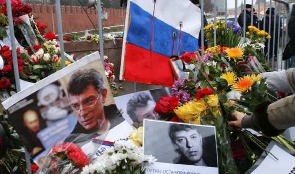 Пресс-секретарь Путина призвал «не политизировать» уборку на месте убийства Немцова | Русская весна