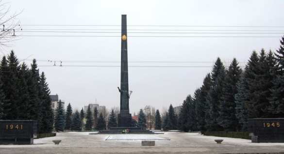 В Луцке бандеровцы требуют демонтировать советские памятные знаки | Русская весна