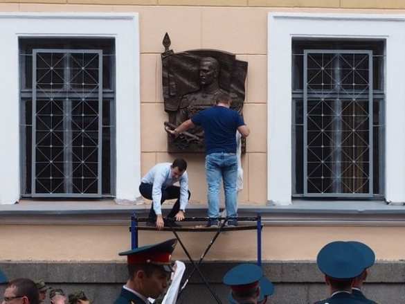 Доску Маннергейму в Петербурге снимут до 8 сентября  | Русская весна