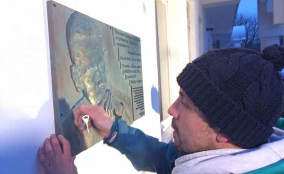 Типичная Украина: в Киеве разрушили мемориальную доску Вацлаву Гавелу (ФОТО) | Русская весна