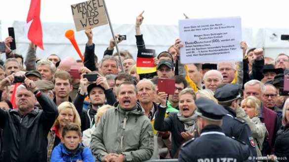 «Меркель должна уйти!» — толпа освистала канцлера в Дрездене (ФОТО, ВИДЕО) | Русская весна