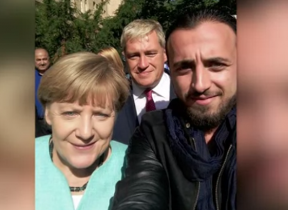 Меркель в лагере беженцев: селфи и проверка знания немецкого (ФОТО, ВИДЕО) | Русская весна