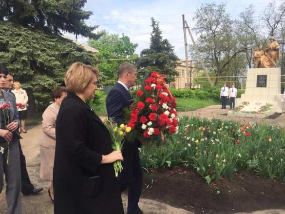 «Будем помогать», — российский политик приехал в ЛНР (ФОТО) | Русская весна