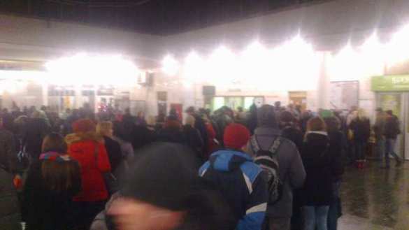  Жители Киева стараются запастись жетонами на метро по старой цене (ВИДЕО) | Русская весна