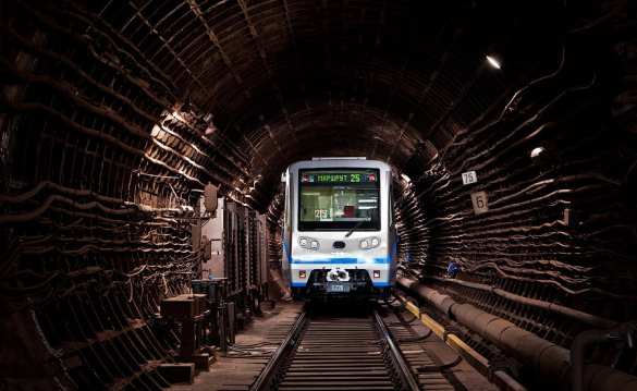 Украинец погиб под колёсами московского метро | Русская весна