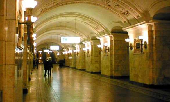 Платформа станции метро «Октябрьская» в Москве оцеплена из-за подозрительной сумки (ВИДЕО) | Русская весна