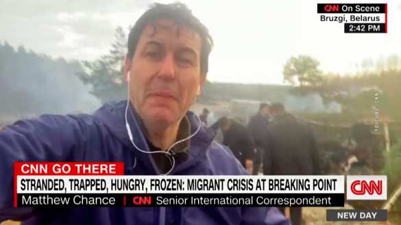 Корреспондент CNN попал под водомёты и слезоточивый газ польских пограничников (ВИДЕО) | Русская весна