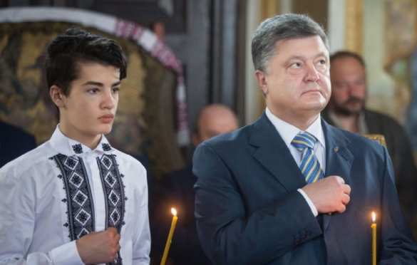 Грандиозный скандал: опубликованы кадры с сыном Порошенко, поющим нецензурную песню на концерте российского рэпера (ФОТО, ВИДЕО) | Русская весна