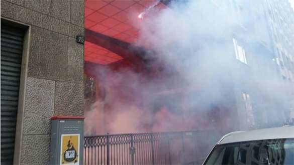 Сторонники курдов забросали  файерами и камнями консульство Турции в Милане (ВИДЕО) | Русская весна