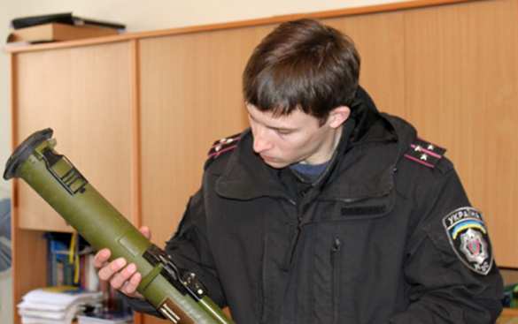 Председателю суда в Луцке подарили гранатомет: милиция считает это угрозой (ВИДЕО) | Русская весна