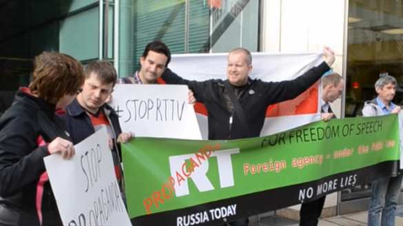 В США на митинг против вещания телеканала RT пришли шесть человек (ВИДЕО) | Русская весна