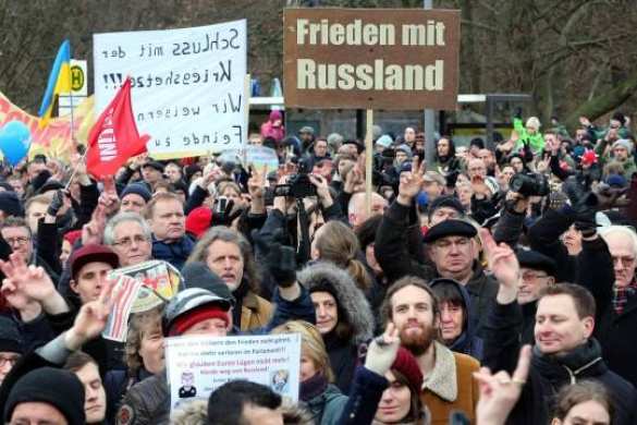 Демонстрация в Берлине Немцы вышли на улицы, протестуя против миграционной политики Меркель (ВИДЕО) | Русская весна