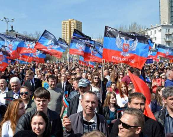 Тысячи дончан вышли на улицы в честь двухлетия Республики (ФОТО) | Русская весна