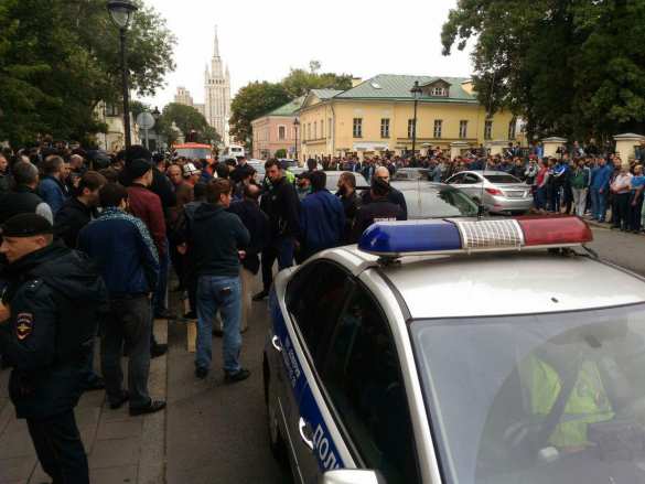 Массовый несанкционированный митинг в Москве: сотни мусульман собрались в центре города (ФОТО, ВИДЕО) | Русская весна