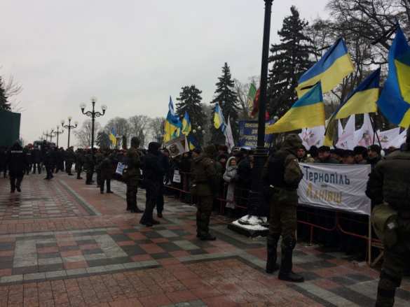 У Верховной рады протестуют чернобыльцы, студенты и владельцы торговых точек (ФОТО, ВИДЕО) | Русская весна