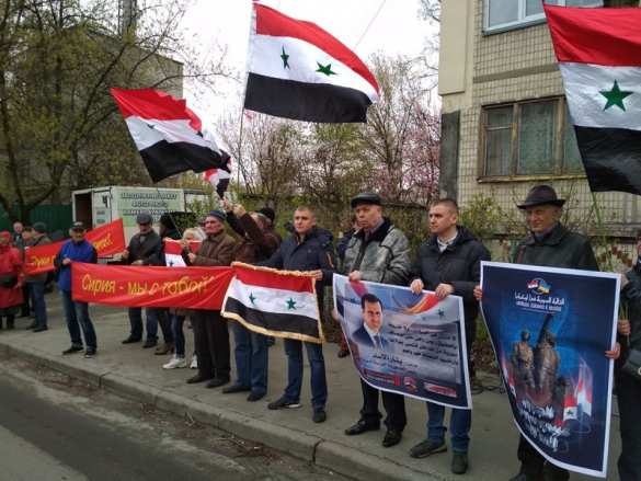 «Руки прочь от Сирии и Украины», — в Киеве прошёл пикет у посольства США (ФОТО, ВИДЕО) | Русская весна