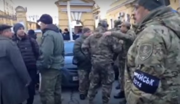 Боевики «АТО» вышли на митинг в центре Киева, требуя наказать ответственных за Иловайский «котел» (ВИДЕО) | Русская весна