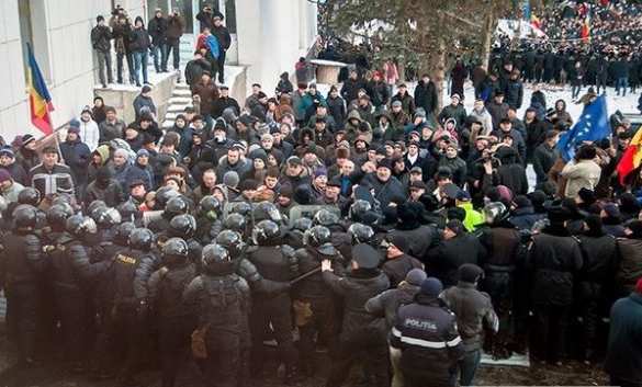 Новые протесты в столице Молдавии — прямая трансляция. Смотрите и комментируйте с «Русской Весной» (ФОТО, ВИДЕО) | Русская весна