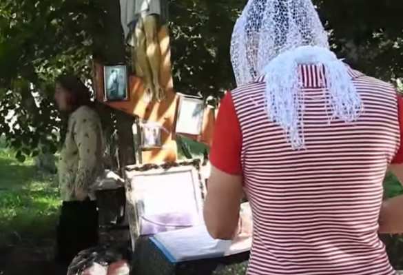 Бандеровцы запрещают верующим молиться об окончании войны на Донбассе (ВИДЕО) | Русская весна