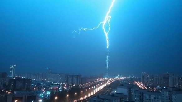 В Петербурге в самый высокий европейский небоскрёб ударила молния (ВИДЕО) | Русская весна