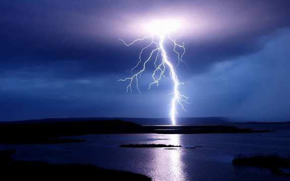 Молния ударила в спиннинг: смертельное ЧП в Харькове | Русская весна