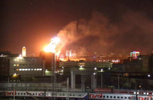 Молния: В Москве горит Новодевичий монастырь. Пожар тушат более 100 человек и десятки единиц спецтехники (ВИДЕО) | Русская весна