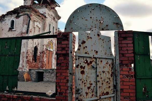 Cтрашные разрушения Иверского монастыря под Донецком: обстрелянный храм, разоренное кладбище (ФОТОЛЕНТА) | Русская весна