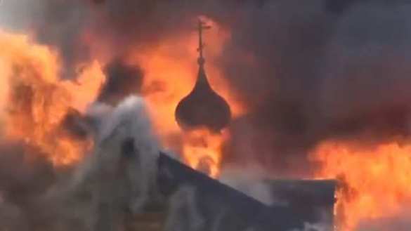 Украинская армия разрушила Иверский монастырь и обстреляла кладбище (ВИДЕО) | Русская весна