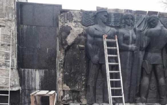 Чудовищное кощунство во Львове: русофобия и ненависть к СССР свела Украину с ума (ФОТО, ВИДЕО) | Русская весна