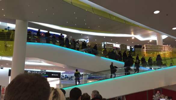 СРОЧНО: в Москве из-за угроз взрывов эвакуируют все крупные торговые центры (ВИДЕО) | Русская весна