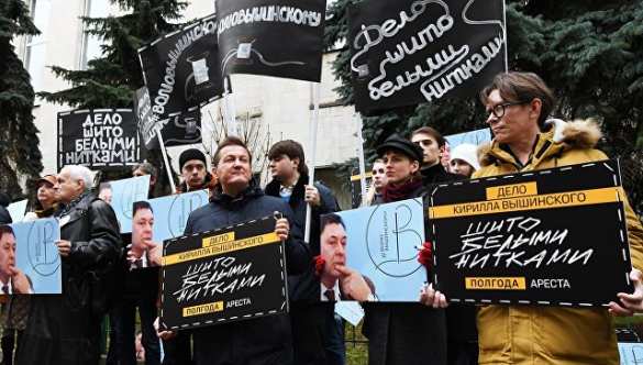 #ВолюВышинскому: Симоньян и Киселёв пришли к посольству Украины (ФОТО, ВИДЕО) | Русская весна