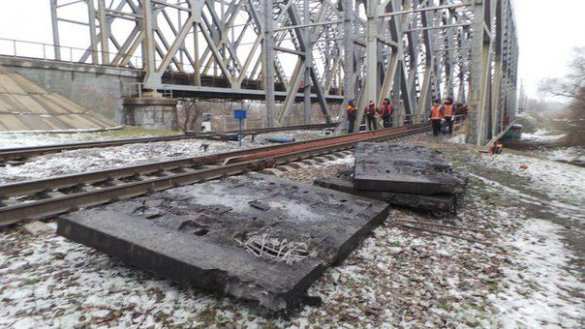 В Харькове взорван железнодорожный мост: 2 вагона сошли с рельсов | Русская весна