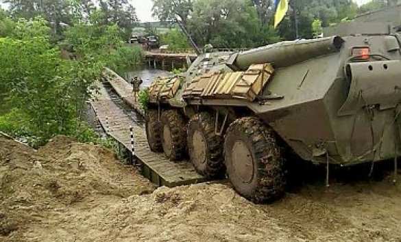 Каратели восстановили переправу в Кривой Луке и начали переброску бронетехники под Северск Каратели восстановили переправу в Кривой Луке и начали переброску бронетехники под Северск | Русская весна