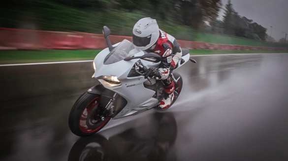 Дерзкий побег: украинец на мотоцикле попытался прорваться в Румынию (ВИДЕО) | Русская весна