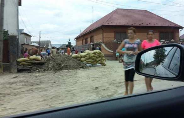 Цыгане не хотят принимать участие в бессмысленной бойне и строят баррикады на улицах Мукачево (фото) | Русская весна