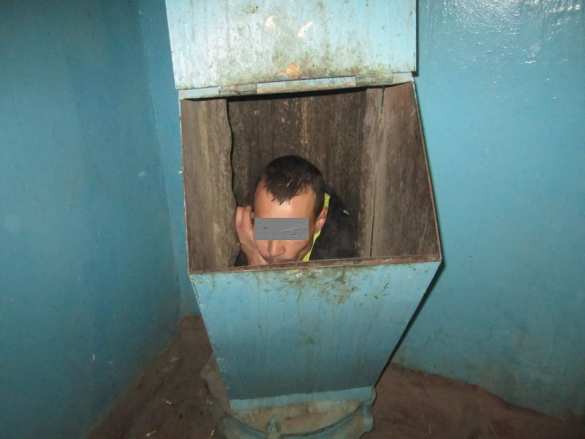 Белорус бросился в мусоропровод с девятого этажа (+ФОТО, ВИДЕО) | Русская весна