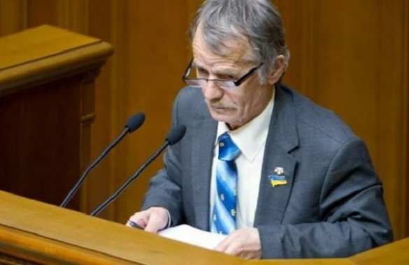 Пока «правосеки» под видом крымских татар блокируют поставки продуктов на полуостров, крымские татары Крыма заблокировали дом инициатора блокады в Бахчисарае | Русская весна