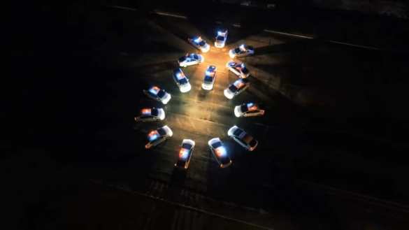 Яркие кадры: Бойцы «Беркута», служебные собаки и офицеры ГАИ ЛНР красиво поздравили женщин с 8 Марта (ФОТО, ВИДЕО) | Русская весна