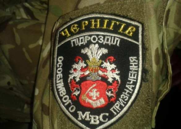 В Станице Луганской сотрудник МЧС задел украинского военного и был жестоко избит | Русская весна