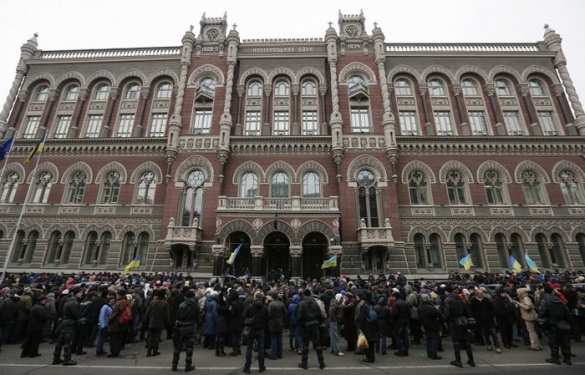 Финансовая руина: вокруг Нацбанка Украины вовсю горят покрышки | Русская весна